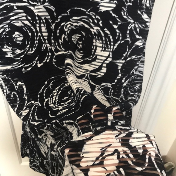 Dress - Picture 4 of 5